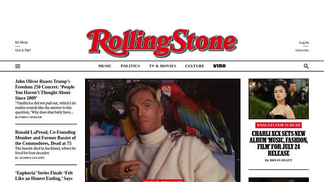 Screenshot: rollingstone.com - uses Feature Flat Text