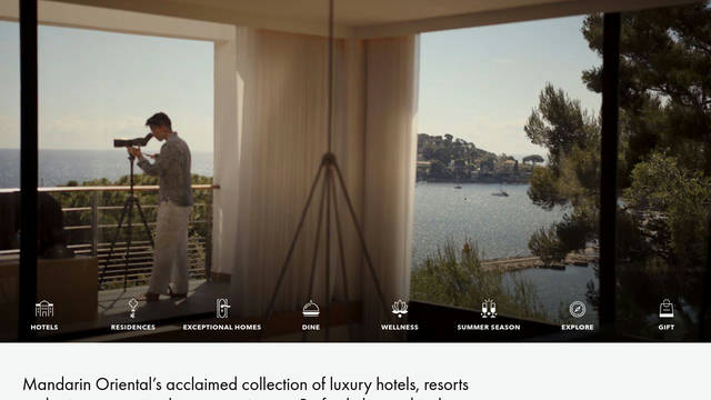Screenshot: mandarinoriental.com - uses Noto Sans Bold